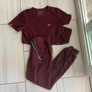 Figs scrubs burgundy Catarina scrub top small, Zamora joggers small tall